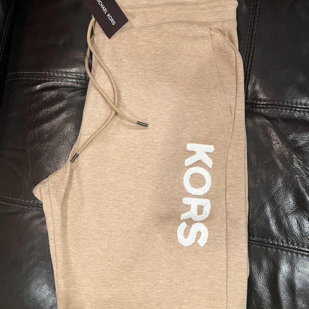 MICHAEL KORS Men's Logo-Tape Regular Fit  Joggers Pants OF150BE5MF MSRP $118